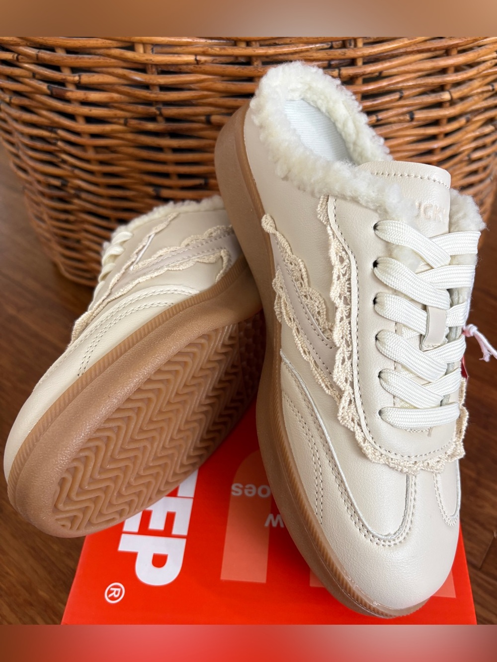 NWT Lucky Step Sneaker Mule Cream Leather Look Crochet Lace Trim Fleece Lined 7 - Picture 7 of 7